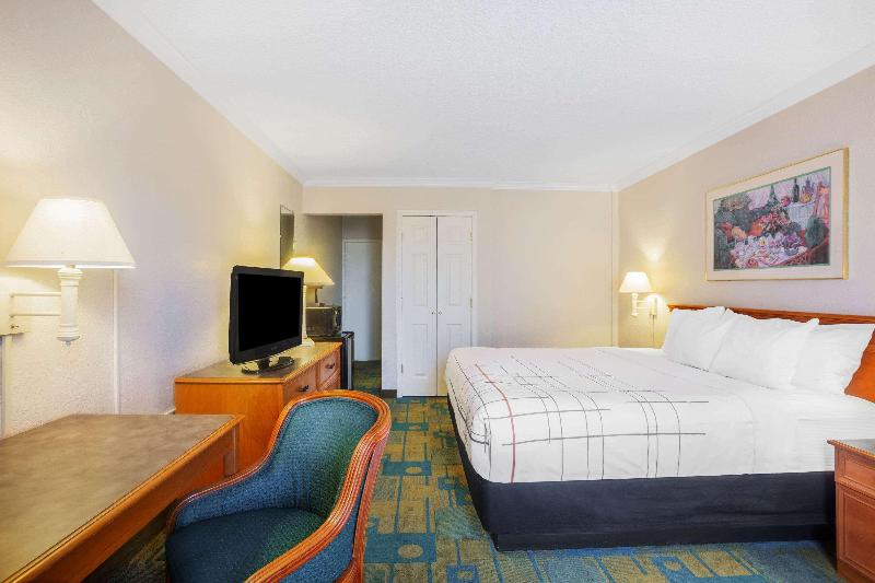 Days Inn by Wyndham Del Rio image