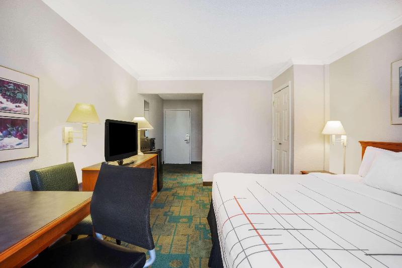Days Inn by Wyndham Del Rio image