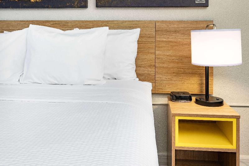 Days Inn by Wyndham Del Rio image