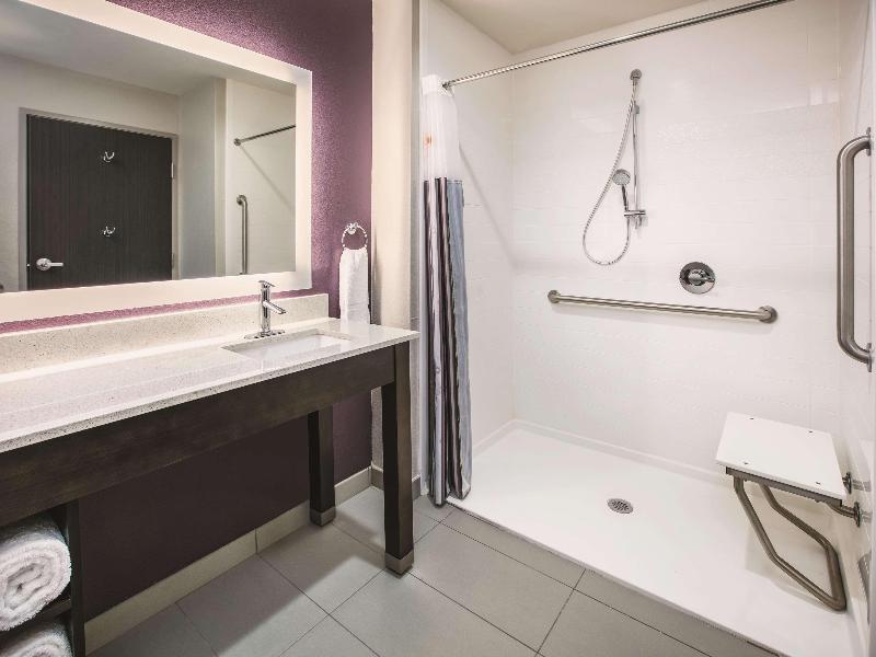 La Quinta Inn & Suites Dallas - Richardson image