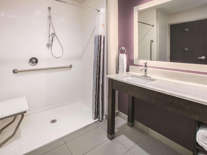 La Quinta Inn & Suites Dallas - Richardson image