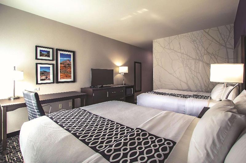La Quinta by Wyndham Pampa image