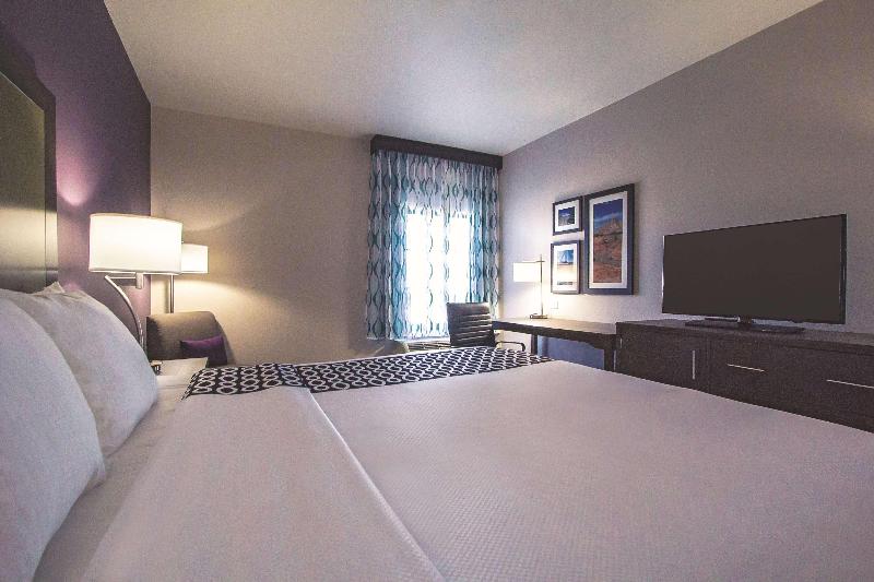 La Quinta by Wyndham Pampa image