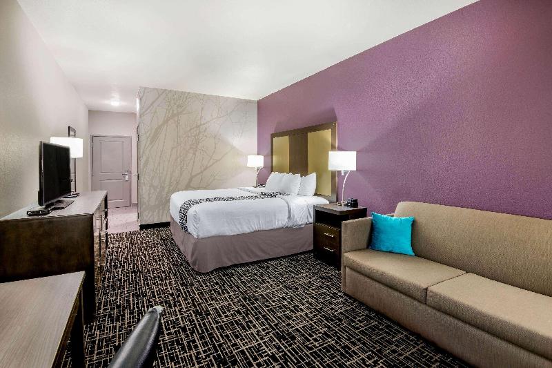 La Quinta by Wyndham Pampa image