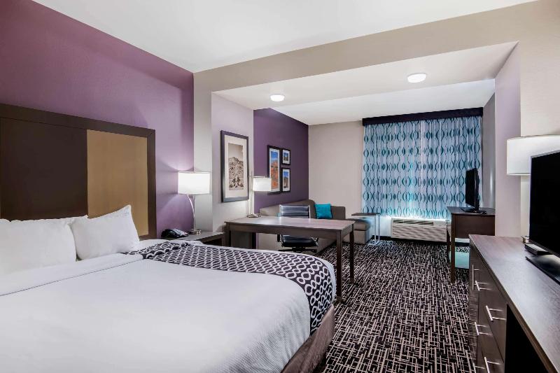 La Quinta by Wyndham Pampa image