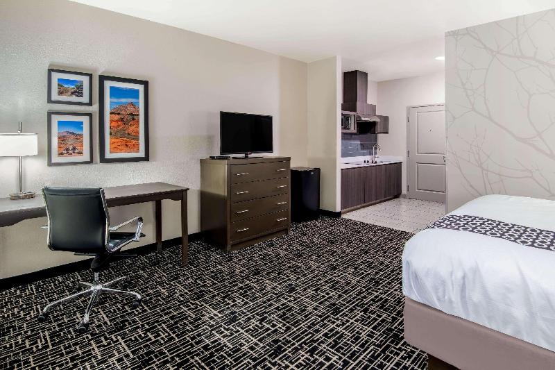 La Quinta by Wyndham Pampa image