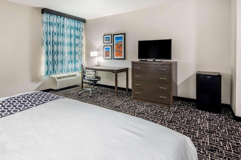 La Quinta by Wyndham Pampa image