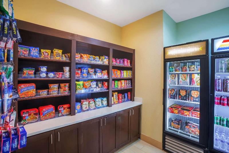 La Quinta Inn & Suites By Wyndham Beeville image