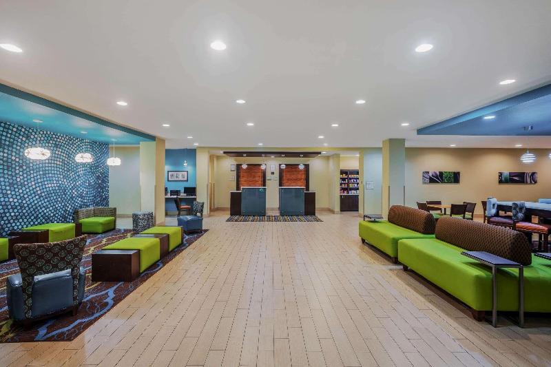La Quinta Inn & Suites By Wyndham Beeville image