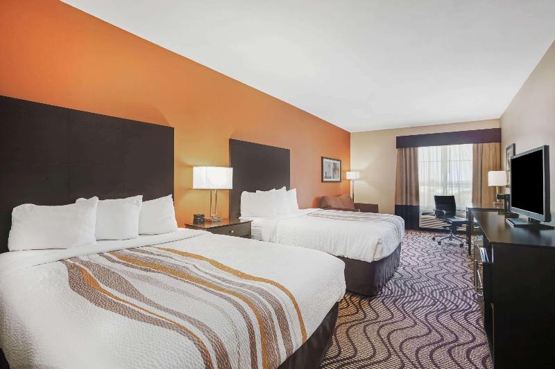 La Quinta Inn & Suites By Wyndham Beeville image
