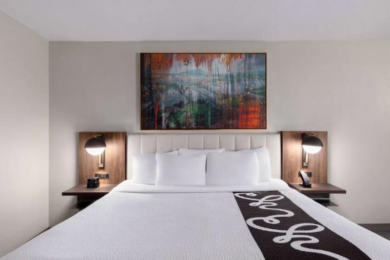 La Quinta Inn & Suites Knoxville Papermill image