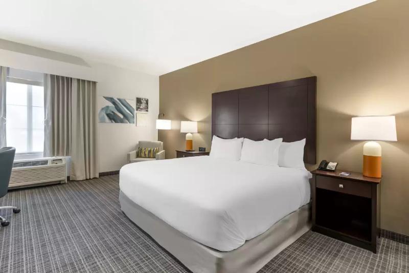 Comfort Inn & Suites Verona At Turning Stone Resor image