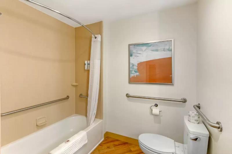 Comfort Inn & Suites Verona At Turning Stone Resor image