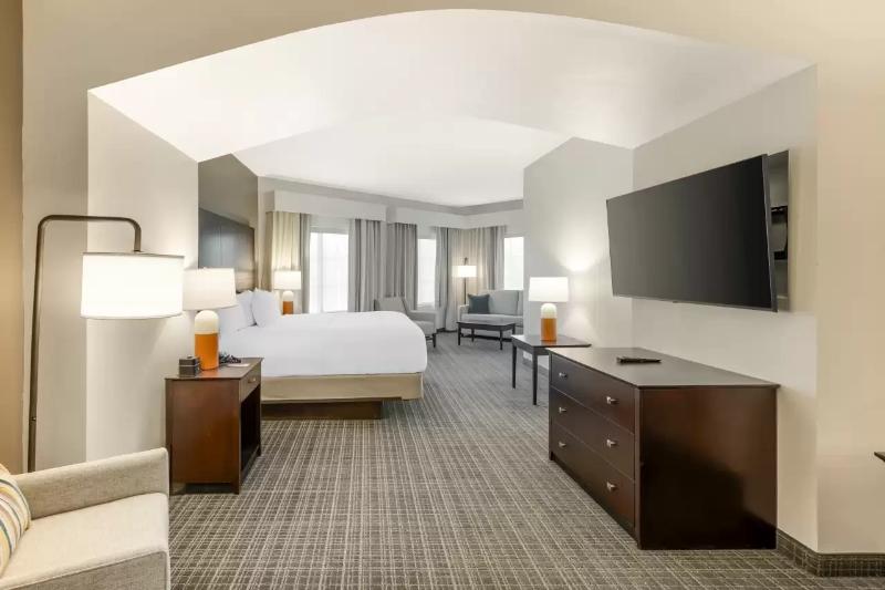Comfort Inn & Suites Verona At Turning Stone Resor image
