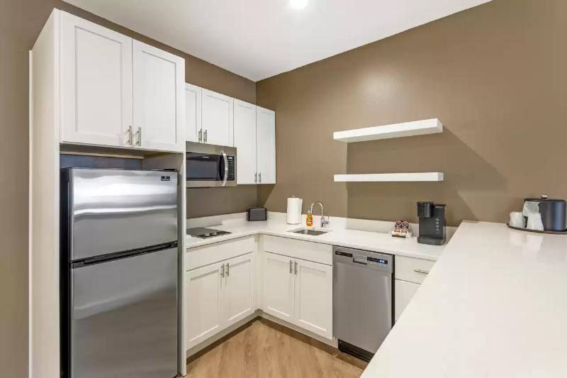 Comfort Inn & Suites Verona At Turning Stone Resor image