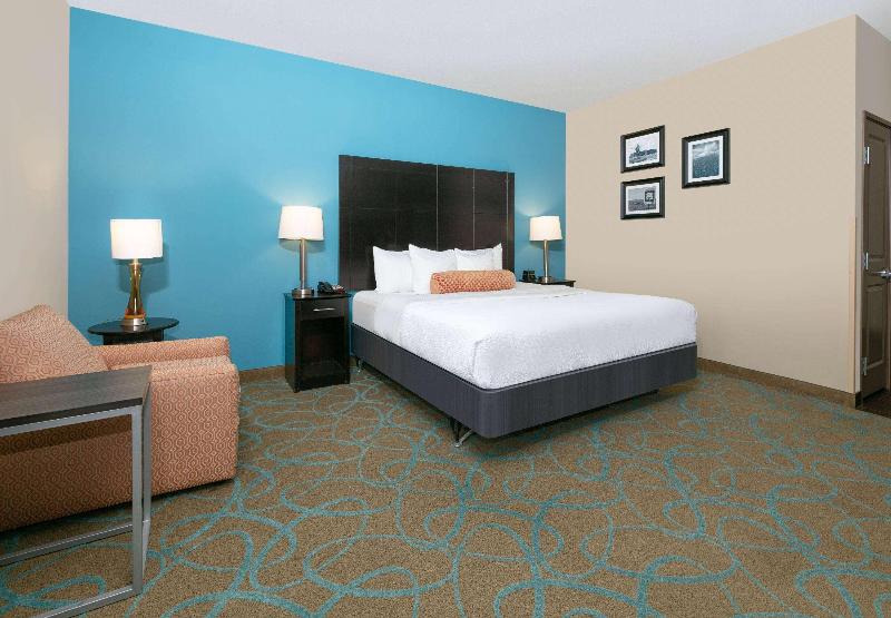 La Quinta Inn & Suites Clinton Historic Route 66 image