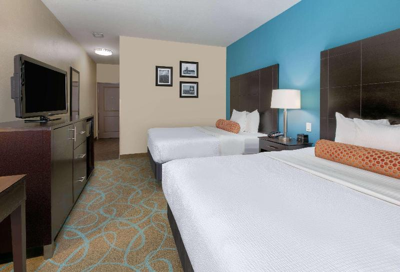 La Quinta Inn & Suites Clinton Historic Route 66 image