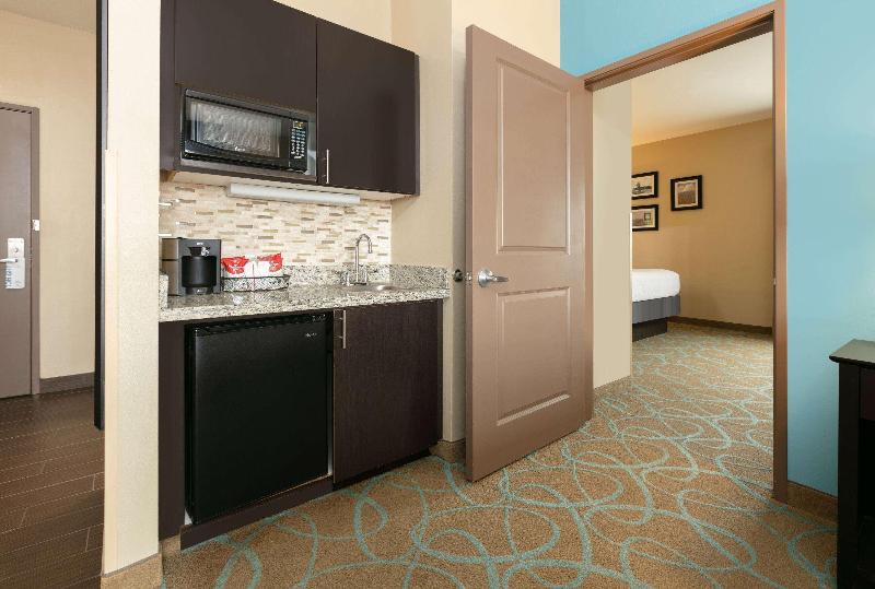 La Quinta Inn & Suites Clinton Historic Route 66 image