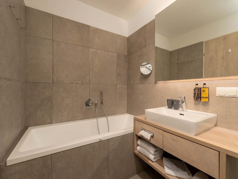 Elements Resort Zell am See image