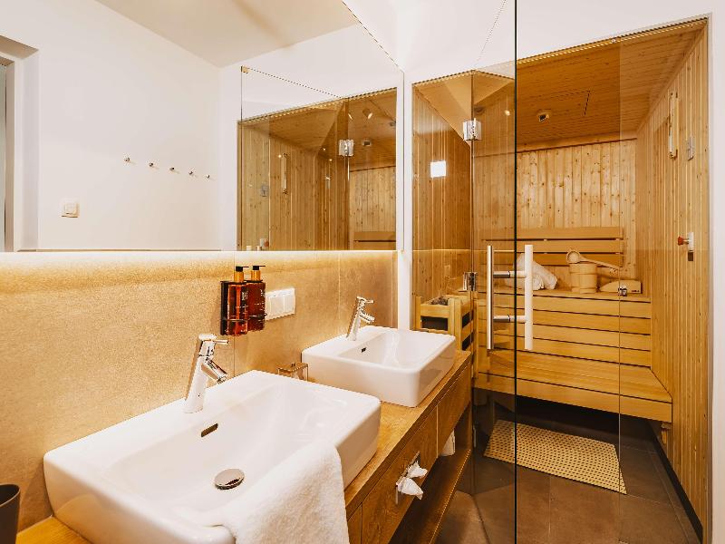 Elements Resort Zell am See image
