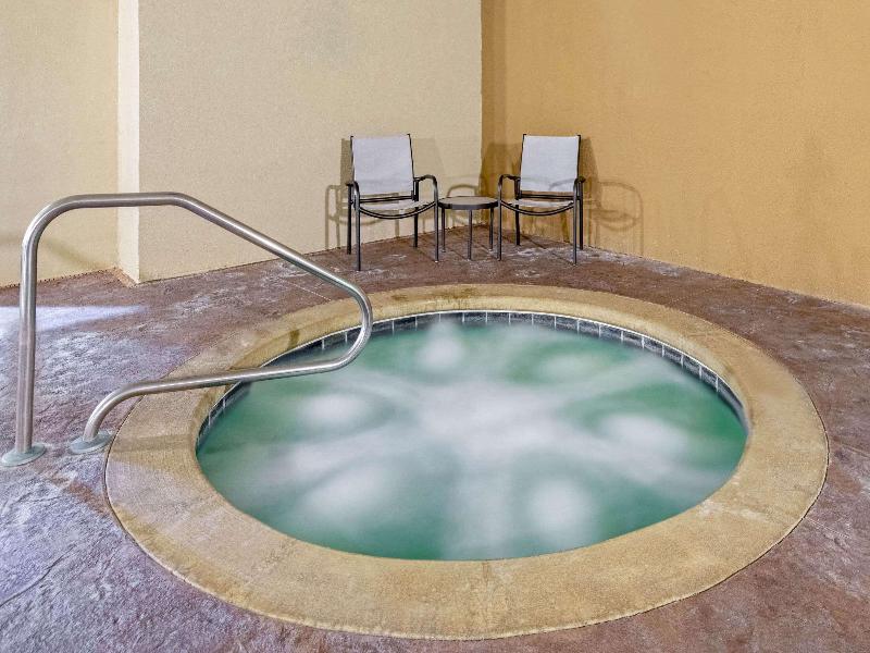 La Quinta Inn & Suites By Wyndham Weatherford Ok image
