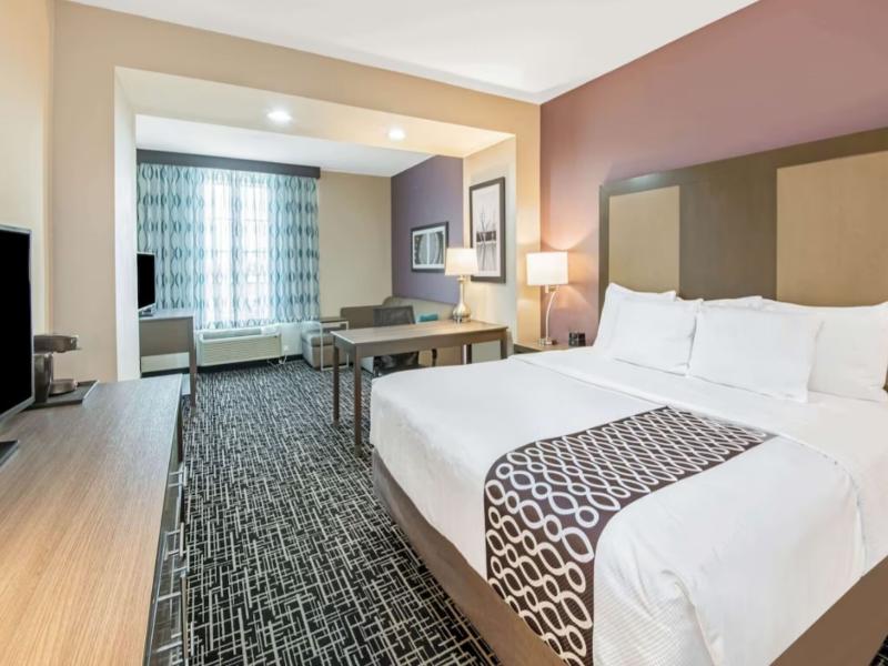 La Quinta Inn & Suites By Wyndham Weatherford Ok image