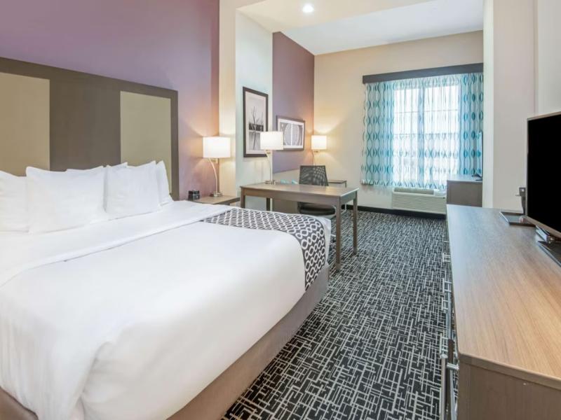 La Quinta Inn & Suites By Wyndham Weatherford Ok image