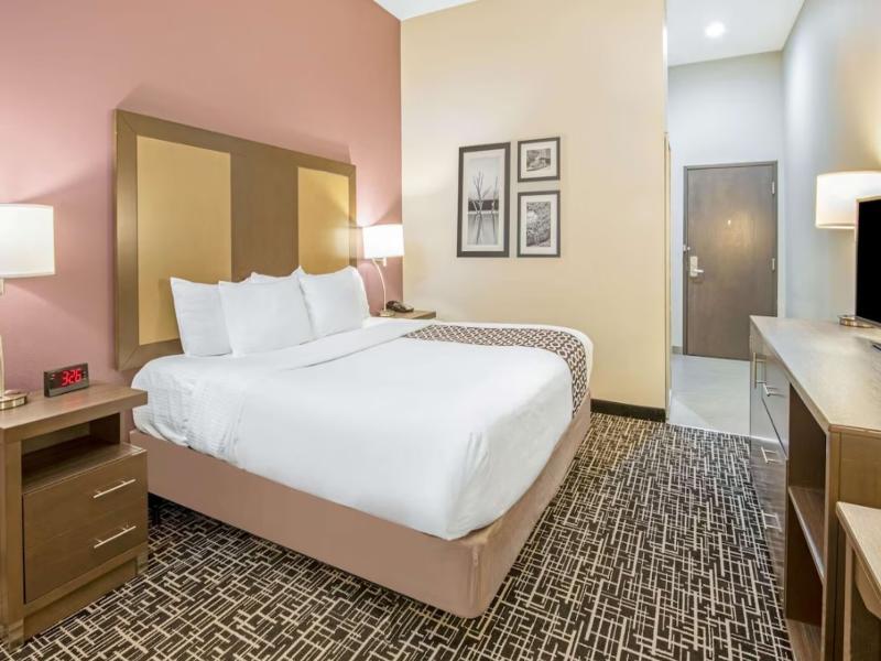 La Quinta Inn & Suites By Wyndham Weatherford Ok image
