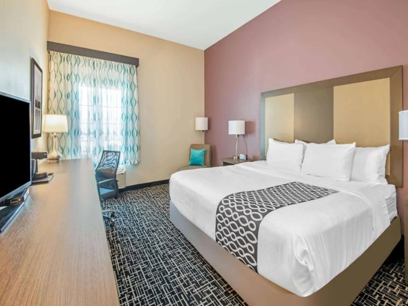 La Quinta Inn & Suites By Wyndham Weatherford Ok image