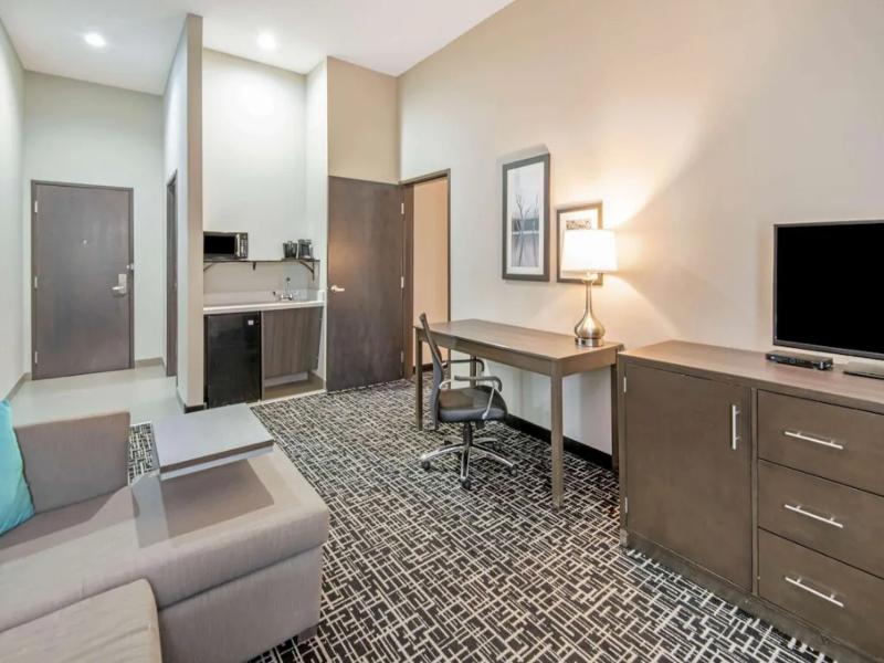 La Quinta Inn & Suites By Wyndham Weatherford Ok image