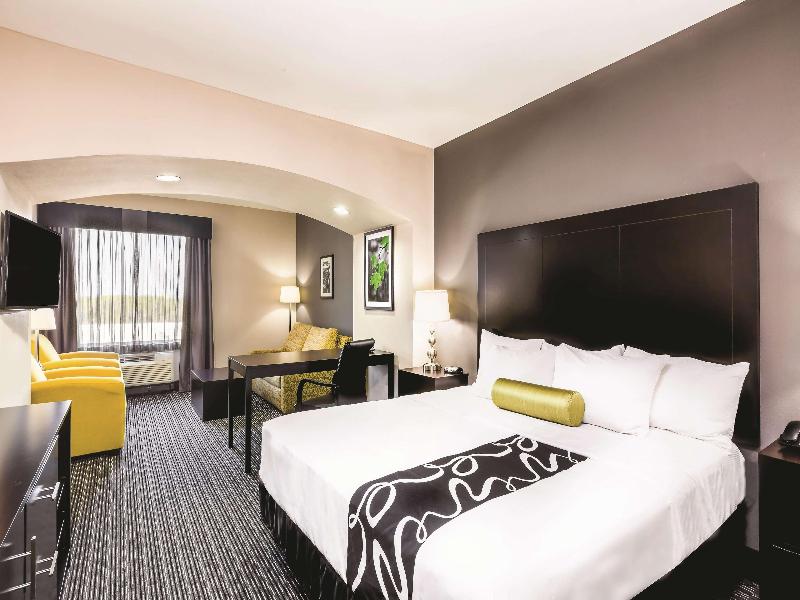 La Quinta Inn & Suites By Wyndham Rockport -Fulton image