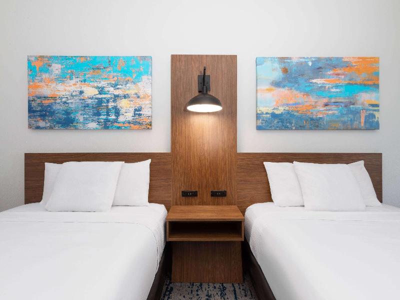 La Quinta Inn & Suites By Wyndham Rockport -Fulton image