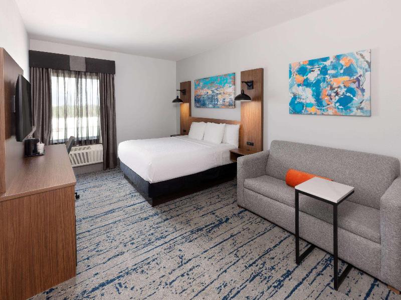 La Quinta Inn & Suites By Wyndham Rockport -Fulton image
