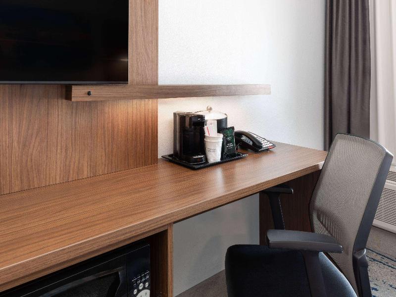 La Quinta Inn & Suites By Wyndham Rockport -Fulton image