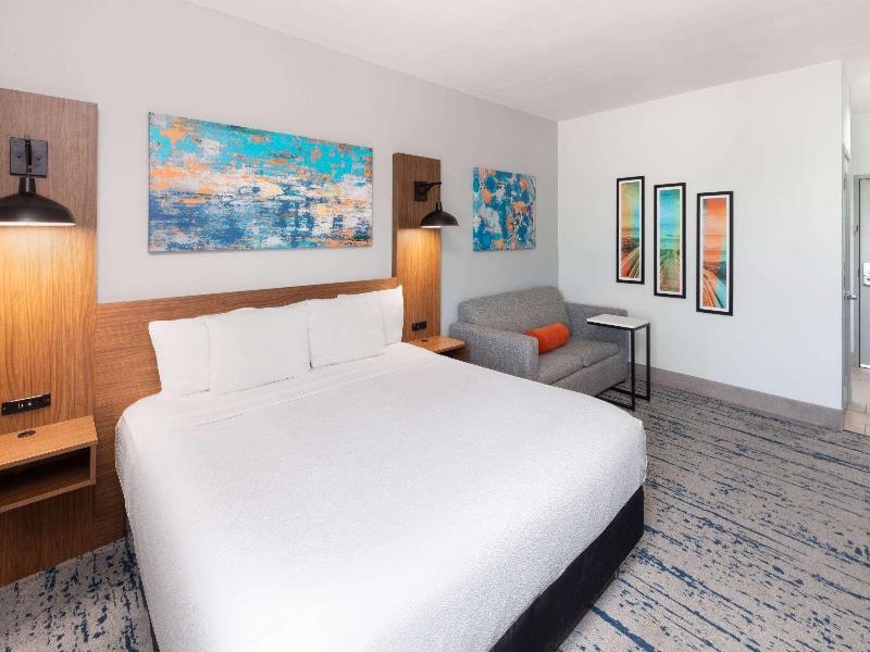 La Quinta Inn & Suites By Wyndham Rockport -Fulton image