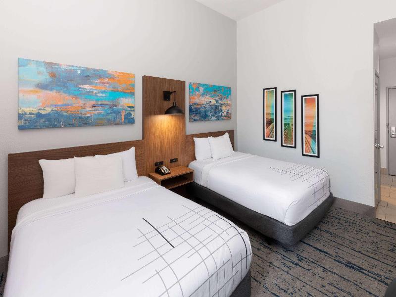 La Quinta Inn & Suites By Wyndham Rockport -Fulton image