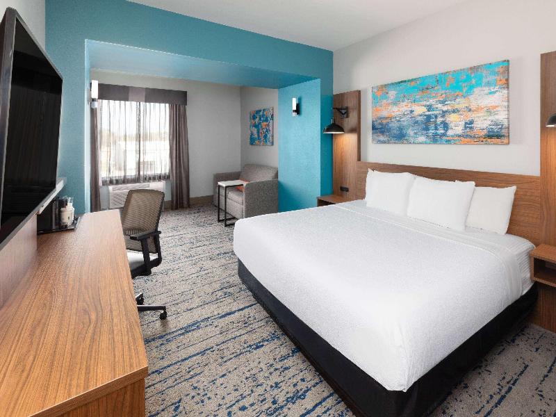 La Quinta Inn & Suites By Wyndham Rockport -Fulton image