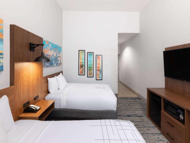 La Quinta Inn & Suites By Wyndham Rockport -Fulton image