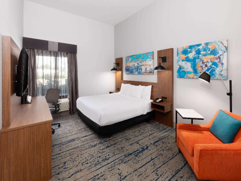 La Quinta Inn & Suites By Wyndham Rockport -Fulton image