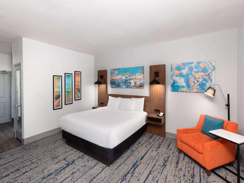La Quinta Inn & Suites By Wyndham Rockport -Fulton image