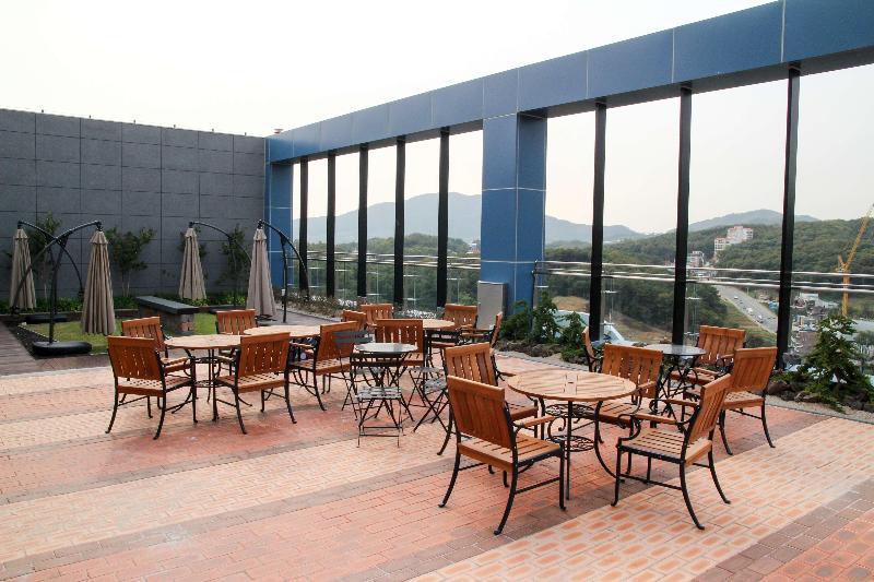 Golden Tulip Ever Yongin Hotel image