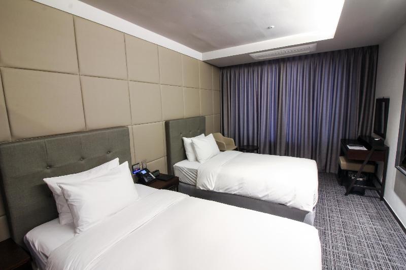 Golden Tulip Ever Yongin Hotel image