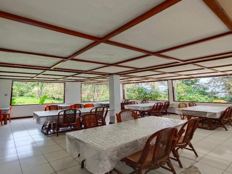 Pandu Lakeside Hotel Tuktuk image