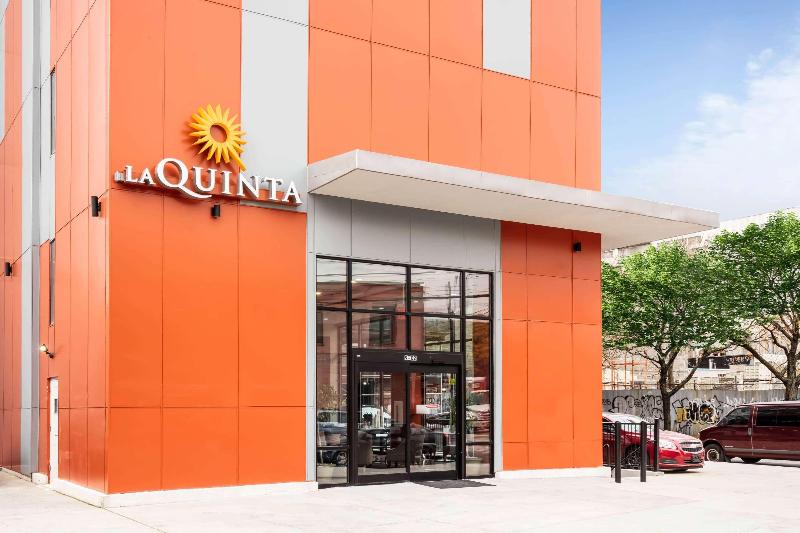 La Quinta Inn and Suites Long Island City image