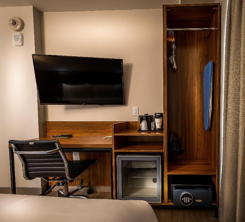 La Quinta Inn and Suites Times Square South image