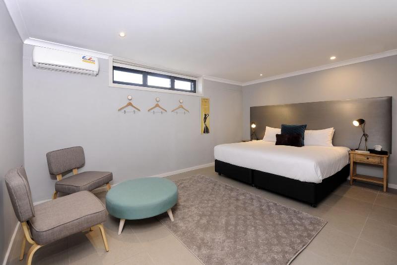 The Stirling Arms Hotel - Image 3