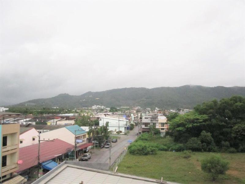 Corner one residence - Image 4