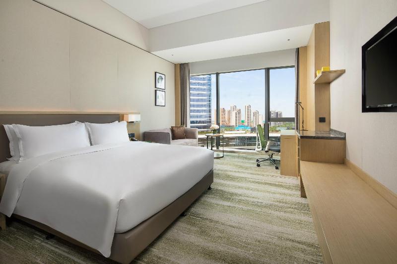 Holiday Inn Zhengzhou Riverside 4