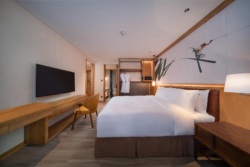 Holiday Inn Jilin Beidahu image
