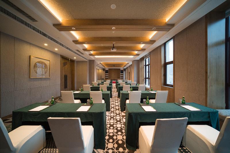 Holiday Inn Jilin Beidahu image